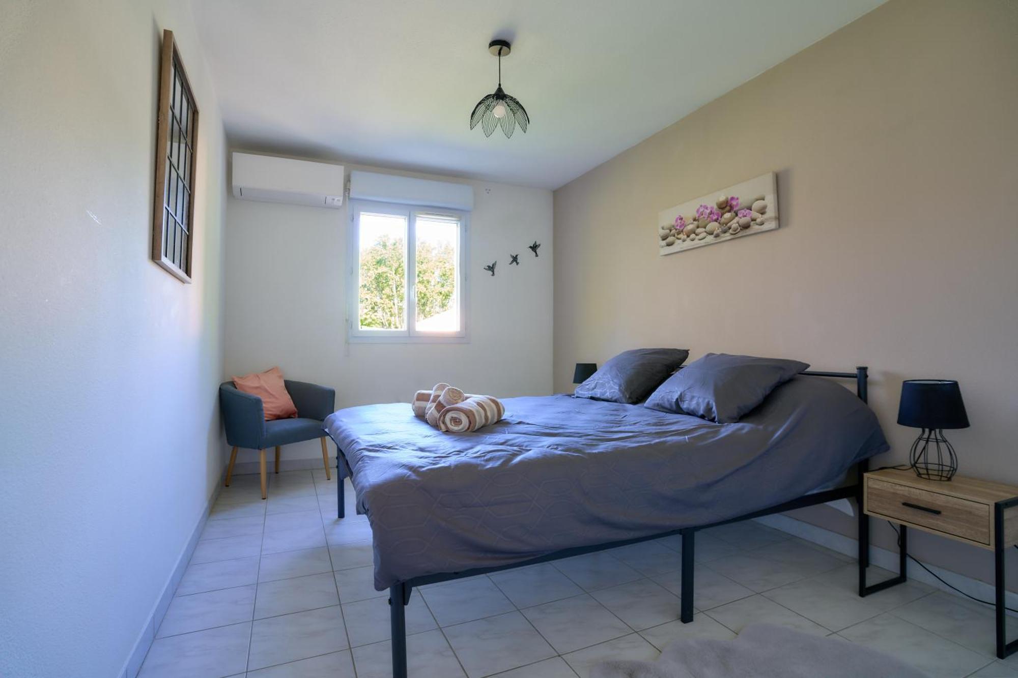 Holiday home Maison Climatisee, Jardin , Et Parking Privatif Proche Centre